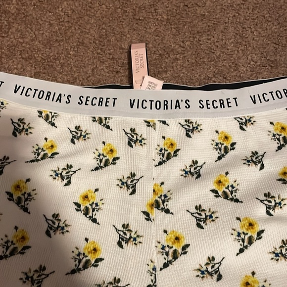 NWT Victorias Secret floral Henley and short set - Picture 8 of 8